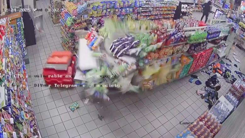 VIDEOLAJM/ 'Skifterët' në Teksas grabisin bankomatin si nëpër filma