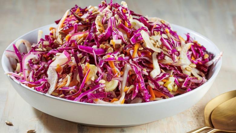 Sallatë me panxhar, shegë dhe lakër të kuqe nga zonja Albana