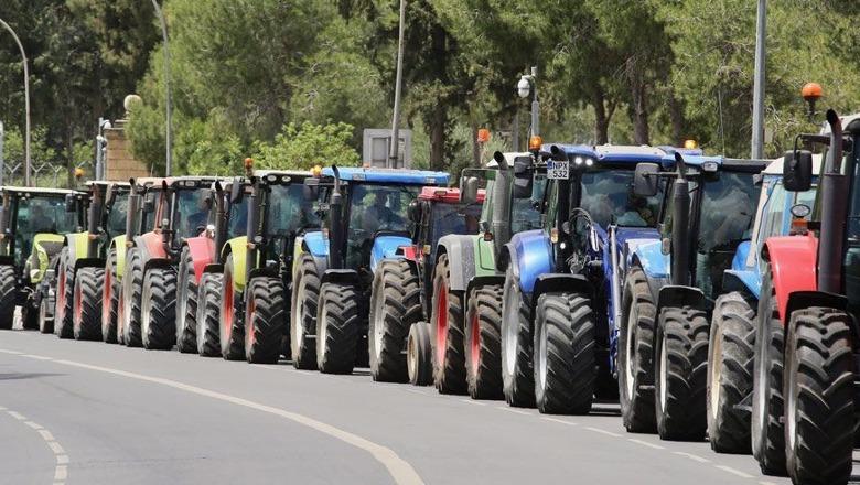 Greqi/ Vijojnë bllokadat si pasojë e protestave të fermerëve! Në disa akse qarkullimi do të lejohet pjesërisht për shkak të festave