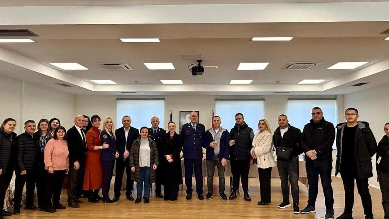 Policia e Shtetit festoi Krishtlindjen me familjet e dëshmorëve, Proda: Mbështetje që mos të ndihen asnjëherë vetëm