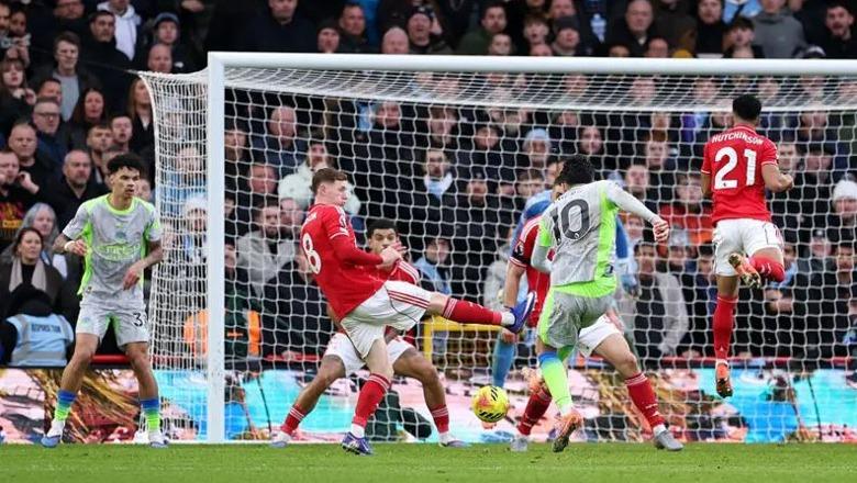 VIDEO/ Pesë fitore radhazi, Man.City likuidon 1-2 Nottinghamin në udhëtim dhe merr kreun e Premier League
