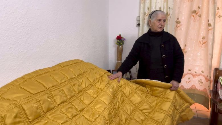 Mamushe Ibrahimi, një jetë mes pasionit me punët artizanale! 85-vjeçarja vijon ende të qepë jorganë e thur qilima në Sarandë