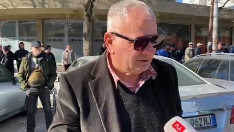 Vlorë/ Prej katër ditësh pa ujë, qytetari gazetares: Mos m'u afro se jam pa larë (VIDEO)