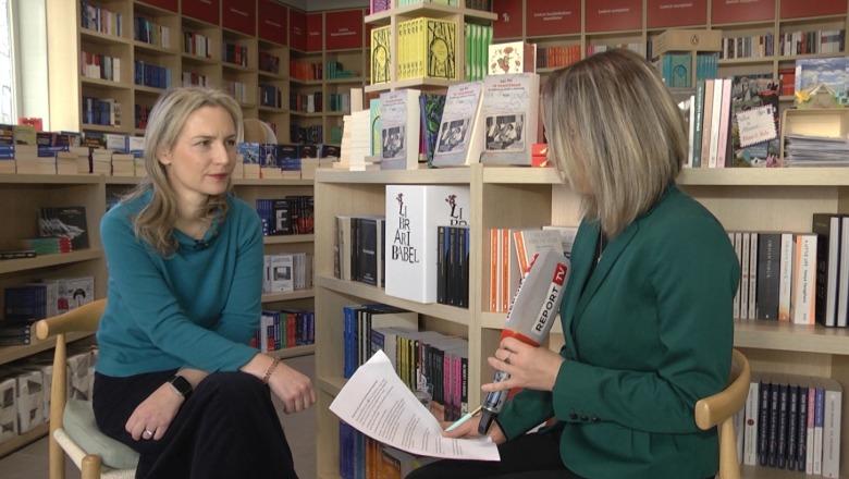 Mbi dinjitetin në kohë shtypjeje, Lea Ypi për librin e saj ‘Të poshtëruar’: Historia nuk është bardh e zi