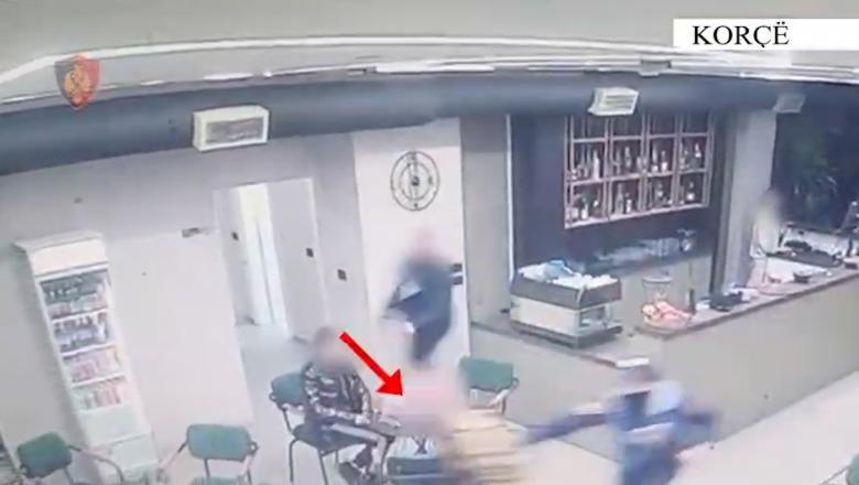 Korçë/ 31-vjeçari me precedent penal arrestohet në flagrancë me armë zjarri, në 2017 qëlloi me kallashnikov drejt një lokali nate! Tentoi t'i arratiset policisë (VIDEO)