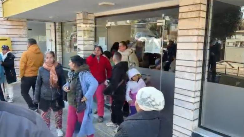 Qeveria miratoi dje shpërblimin 15 mijë lekë për fundvit, personat me aftësi të kufizuara në Lezhë protestojnë për paratë e pamarra