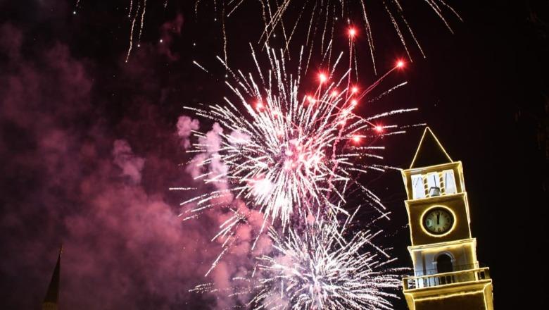 Shqipëria në pritje të vitit 2026, nisin festimet nëpër qytete