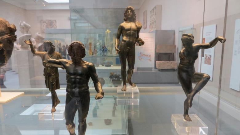 Auron Tare: ‘Koleksioni i Paramithisë’