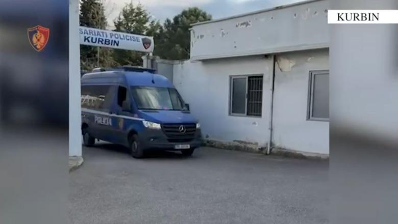 Mbante në banesë armë e municion luftarak, arrestohet 29-vjeçari në Laç