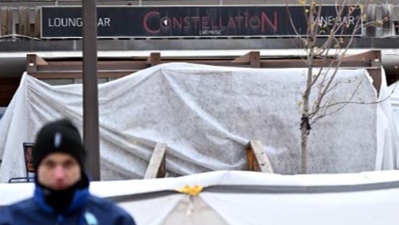 Nga flakët e shkaktuara nga fizhekzjarret në shishet e shampanjës tek mosaktivizimi i sistemit të alarmit të zjarrit, çfarë dihet deri më tani për tragjedinë në Zvicër