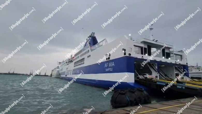 Moti i keq ndryshon itinerarin e lundrimeve Durrës-Bari, si do të lundrojnë tragetet gjatë së hënës (VIDEO)