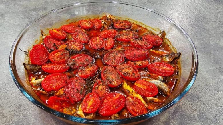 Sardele me domate në furrë nga zonja Albana 