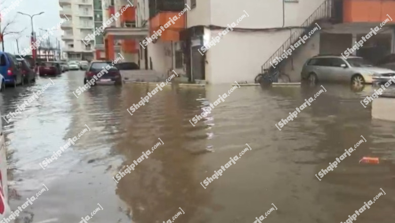 Reshjet e dendura të shiut shkaktojnë përmbytje në Lezhë/ Niveli i ujit arrin deri në 40 centimetra, pezullohet mësimi në shkollën 