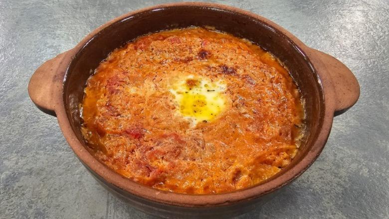 Vezë me salcë domate në furrë nga zonja Albana