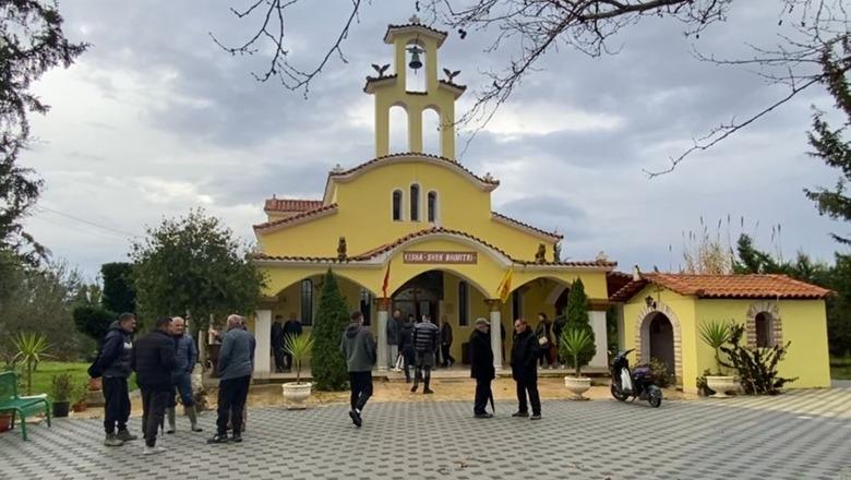 Besimtarët ortodoksë në Lushnjë festojnë ditën e Ujit të bekuar! At Tertios mban meshën e shenjtë në kishën e 'Shën Dhimitrit'