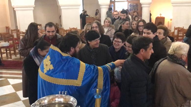 Dita e ujit të bekuar! Besimtarët ortodoksë festojnë në Gjirokastër, ceremonia u zhvillua në ambientet e katedrales 