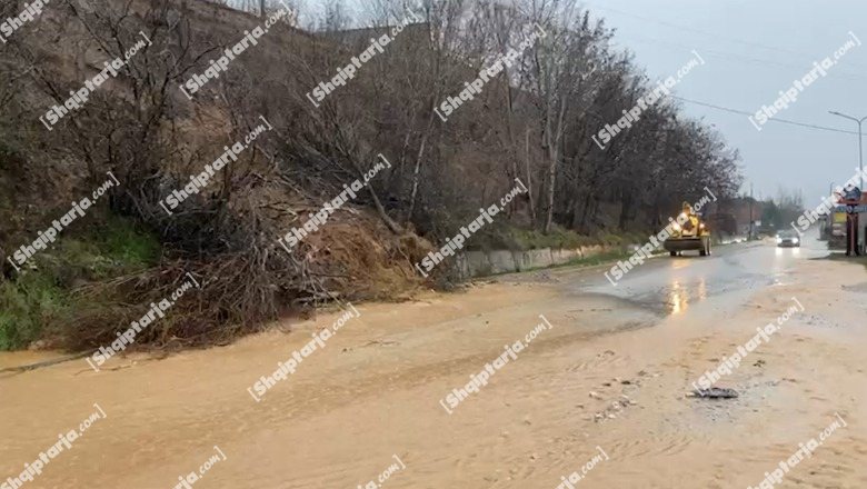 Reshjet e shiut, rëndohet situata në Kukës! Rrëshqitje dherash në hyrje dhe dalje të qytetit