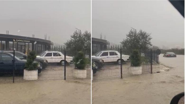 Moti i keq/ Përkeqësohet situata në Kurbin, përroi del nga shtrati dhe përmbyt disa zona në qytet! Bllokohet aksi Laç-Mamurras