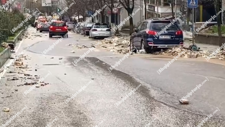 Mbetje inerte në rrugë pas shiut! Rreth 70 biznese të dëmtuara në lagjen 