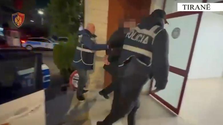 Kultivoi rreth 2 mijë bimë dhe fidanë narkotikë në magazinë! Arrestohet 42-vjeçari në Tiranë, i duhet të vuajë edhe 2 vite burg (VIDEO)
