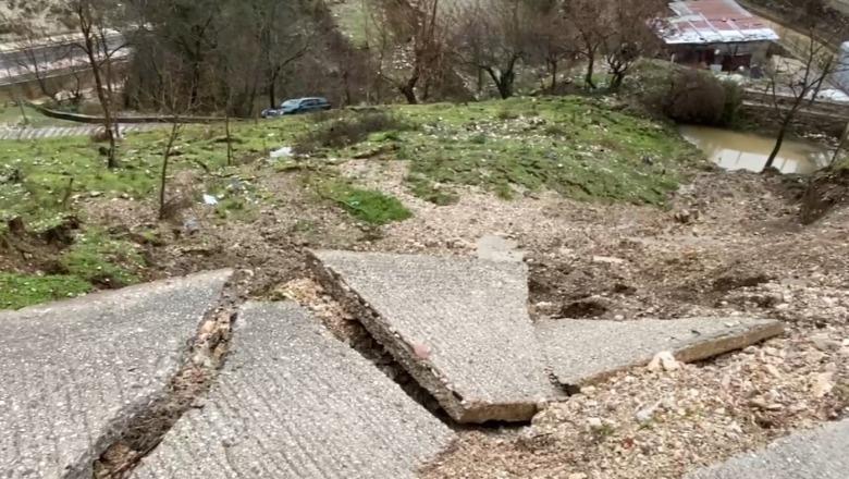 Çarje rrugësh e rrëshqitje dherash në Gjirokastër! 4 lagje të qytetit bllokohen nga moti i keq