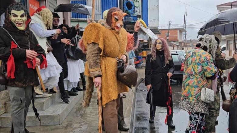 ‘Rrogeçët e Pojanit’, tradita e lashtë e karnavaleve që largon të keqen