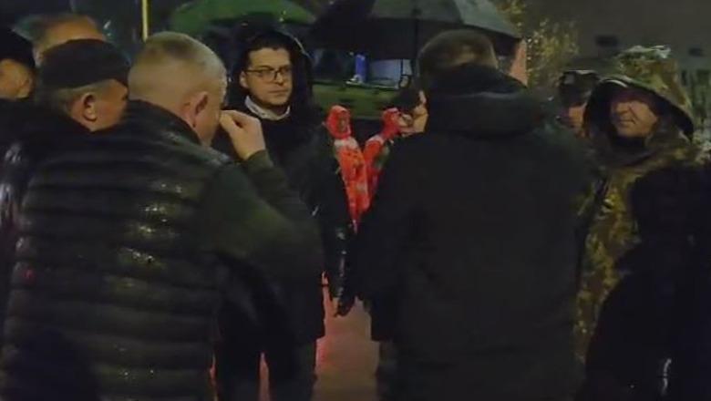 Përmbytjet në Durrës/ FA ndërhyjnë për largimin e ujit nga banesat në zonën e ish-Kënetës, në terren edhe ministri Vengu 