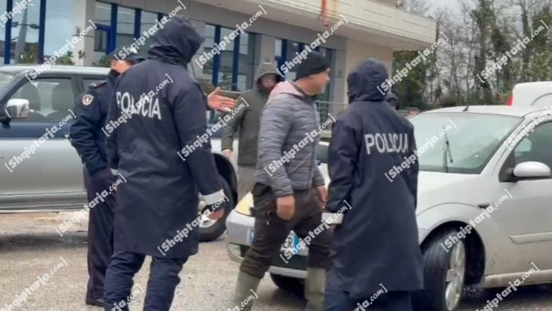 Moti keq, Policia largon tregtarët nga Ura e Mifolit! Shkak rreziku nga përmbytjet (VIDEO)