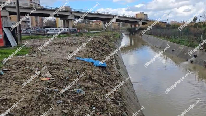 Përmbytjet shkaktojnë viktimën e parë në vend, 54-vjeçari në Durrës gjendet i vdekur në kanalin kullues! Dyshohet se e mori rrjedha e ujit (VIDEO)