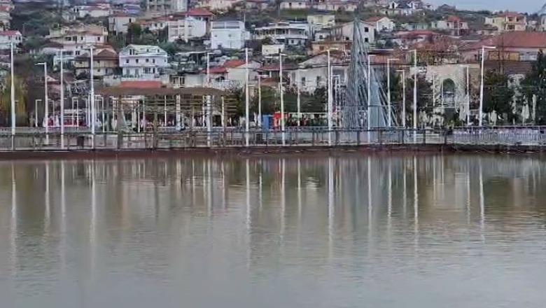 Dëbora shkakton vështirësi qarkullimi në aksin Elbasan-Gjinar-Zavalinë! Liqeni i Belshit del nga shtrati