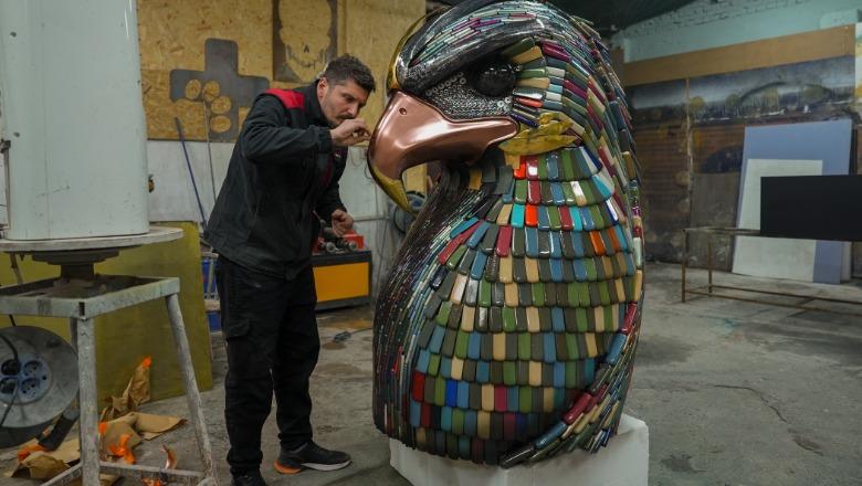 Visions of Tomorrow, një shqiponjë me pajisje të përdorura si pasqyrë e së ardhmes