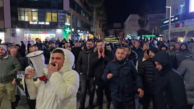Përmbytjet me 1 viktimë në Durrës, banorët ngrihen në protestë! I kërkojnë llogari kryebashkiakes (VIDEO)