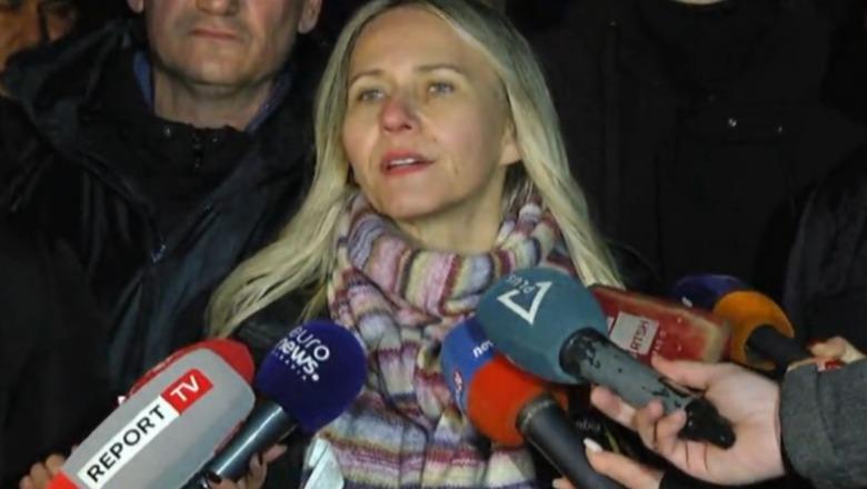 Zjarri masiv te tregu në Tiranë/ Anduela Ristani: Flakët kanë kaluar te kapanoni i dytë, por janë nën kontroll! Nuk ka rrezik për banesatt