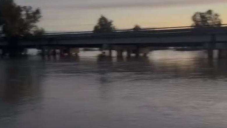 Pushimi i reshjeve të shiut! Bie niveli i ujit në Vjosë, shkon në 8.4 metra