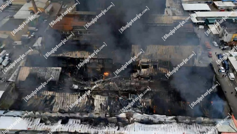 PAMJET ME DRON/ Tregu te ‘5 maji’ kthehet në hi, shkak i zjarrit një shkëndijë elektrike! Tregtarët në ‘qiell të hapur’: Dëme kolosal, ambientet të pasiguruara