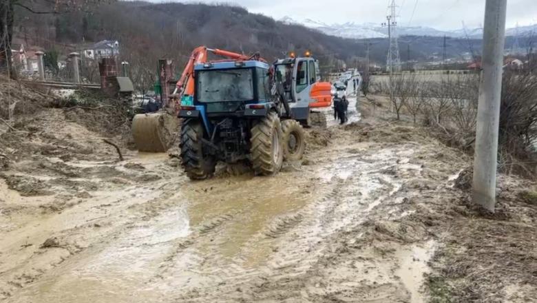 Bllokohet për tre orë rruga nacionale Burrel - Klos, shkak shembjet masive të dheut