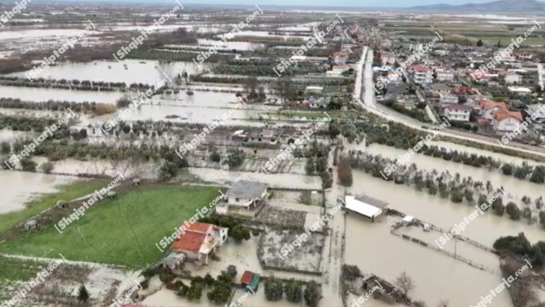 Pamje me dron nga Ferrasi, qindra hektarë tokë të përmbytura! Serat në Frakull totalisht nën ujë