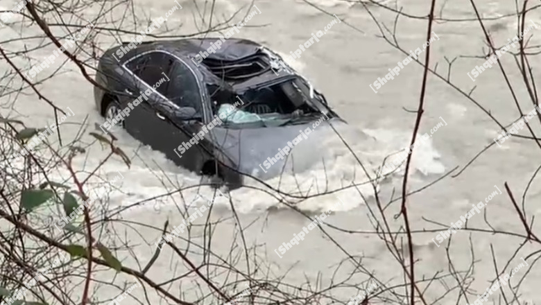 Makina bie në lumë në Fullqet të Klosit, nuk dihet ‘fati’ i drejtuesit të mjetit (VIDEO)