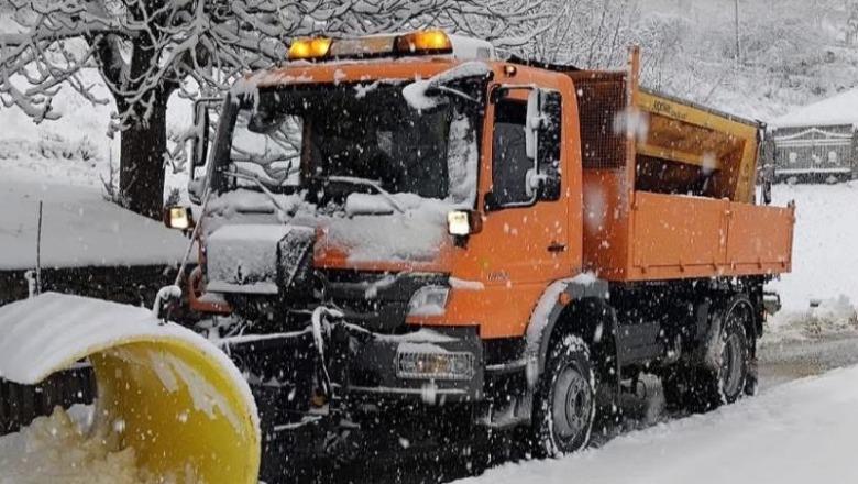 Moti i keq, Rama ndan fotot: Vijon puna për përballimin e situatës së krijuar
