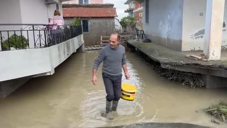 Uji tërhiqet nga banesat në Bishan të Vlorë, banorët në pritje të evidentimit të dëmeve