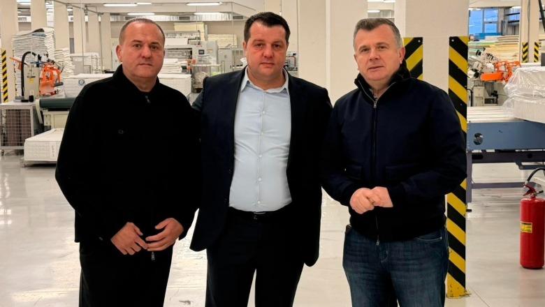 Tregtarët e ish-Uzinës Dinamo me sytë nga qielli, Balla shkon në Kosovë dhe takon pronarët e fabrikës 'Comodita' që u shkrumbua nga flakët