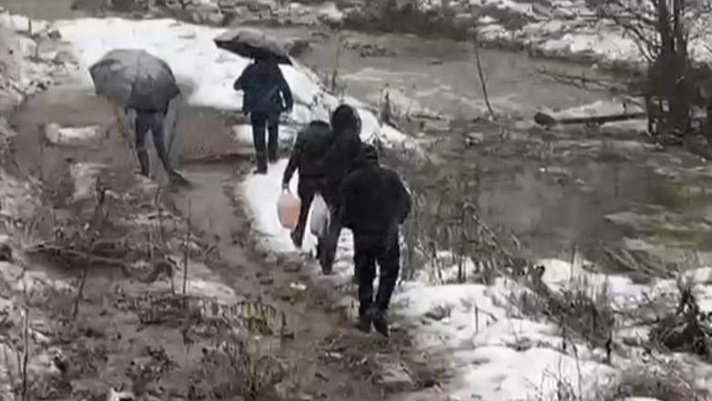 Moti i keq në Kukës! Banorët e lagjes 'Gjuta' në Shtrezë mbeten të bllokuar: Të ndërtohet një urë, nxënësit nuk shkojnë në shkollë