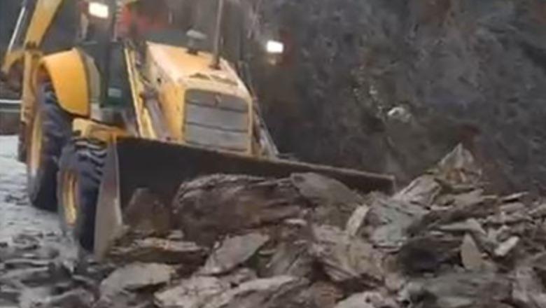 Nisin reshjet e dëborës në Kukës, rëshqitje dherash në rrugët nacionale! Disa fshatra pa energji elektrike