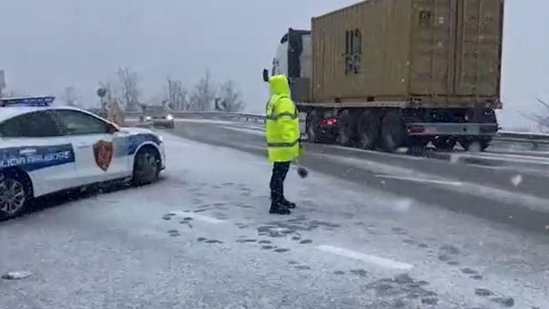Moti i keq/ Policia Rrugore apel shoferëve për kujdes në qarkullim: Në zonat malore duhen goma dimërore