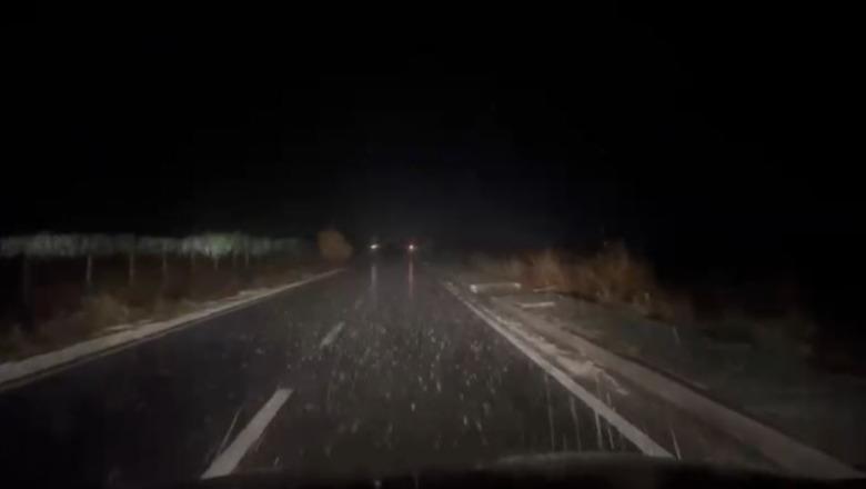 Moti i keq, si paraqitet situata në qarkun e Elbasanit, akset rrugore problematike dhe zonat e përmbytura