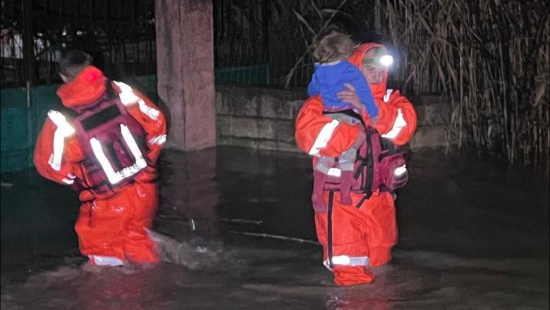 Ministria e Mbrojtjes: Evakuimi i banorëve në Kuçovë e Dimal ka vijuar dhe gjatë natës