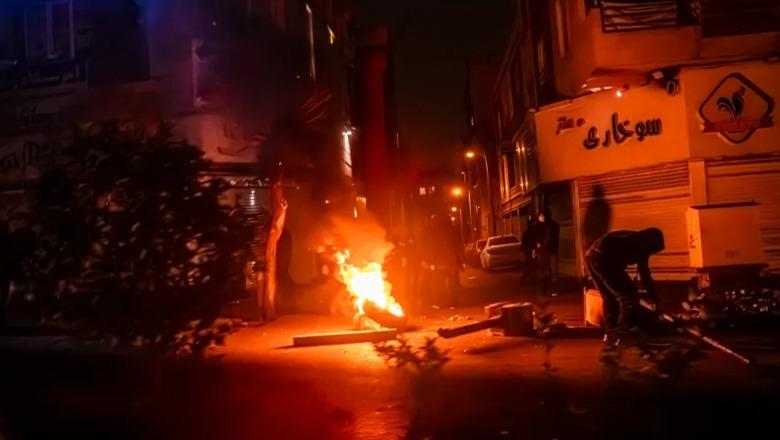 Regjimi i trazuar i Iranit përpiqet të qëndrojë në pushtet, ndërsa Trump rrit presionin për ndërhyrje ushtarake nga SHBA-ja