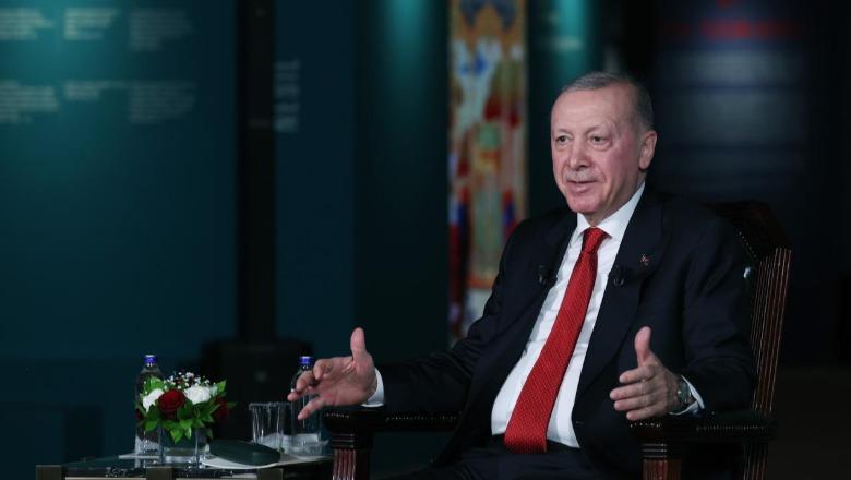 Turqia rrezikon të plaket! Thirrja e Erdogan për çiftet e reja: Bëni të paktën nga 3 fëmijë!