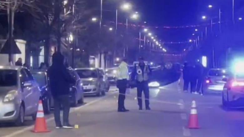 Kavajë  Humbi kontrollin mbi drejtimin e mjetit dhe goditi 4 automjete të parkuara  plagoset shoferi