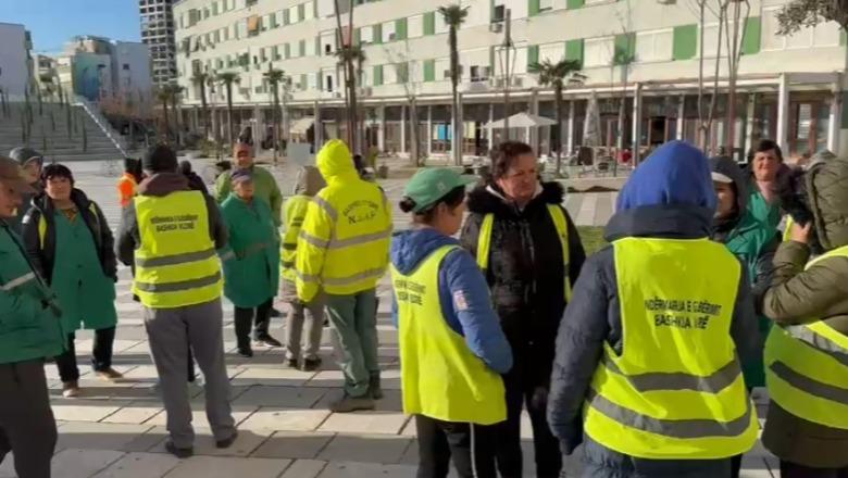 ‘Gjelbërimi’ dhe ‘Pastrimi’ shkrihen në një drejtori, punonjësit sërish protestë para bashkisë së Vlorës